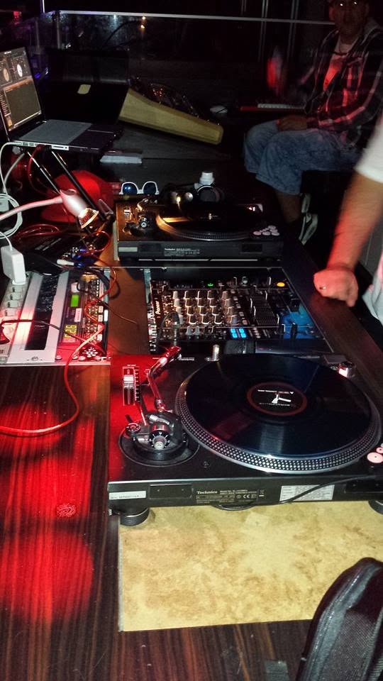 DJ-Plattenspieler und Mixer aus früheren DJ-Zeiten